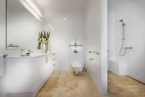 Queens white bathroom