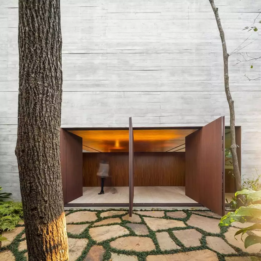 Ramp House Pivot Large Door