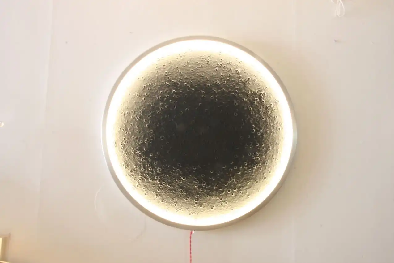 The Luna light is a perfect geometric circle.