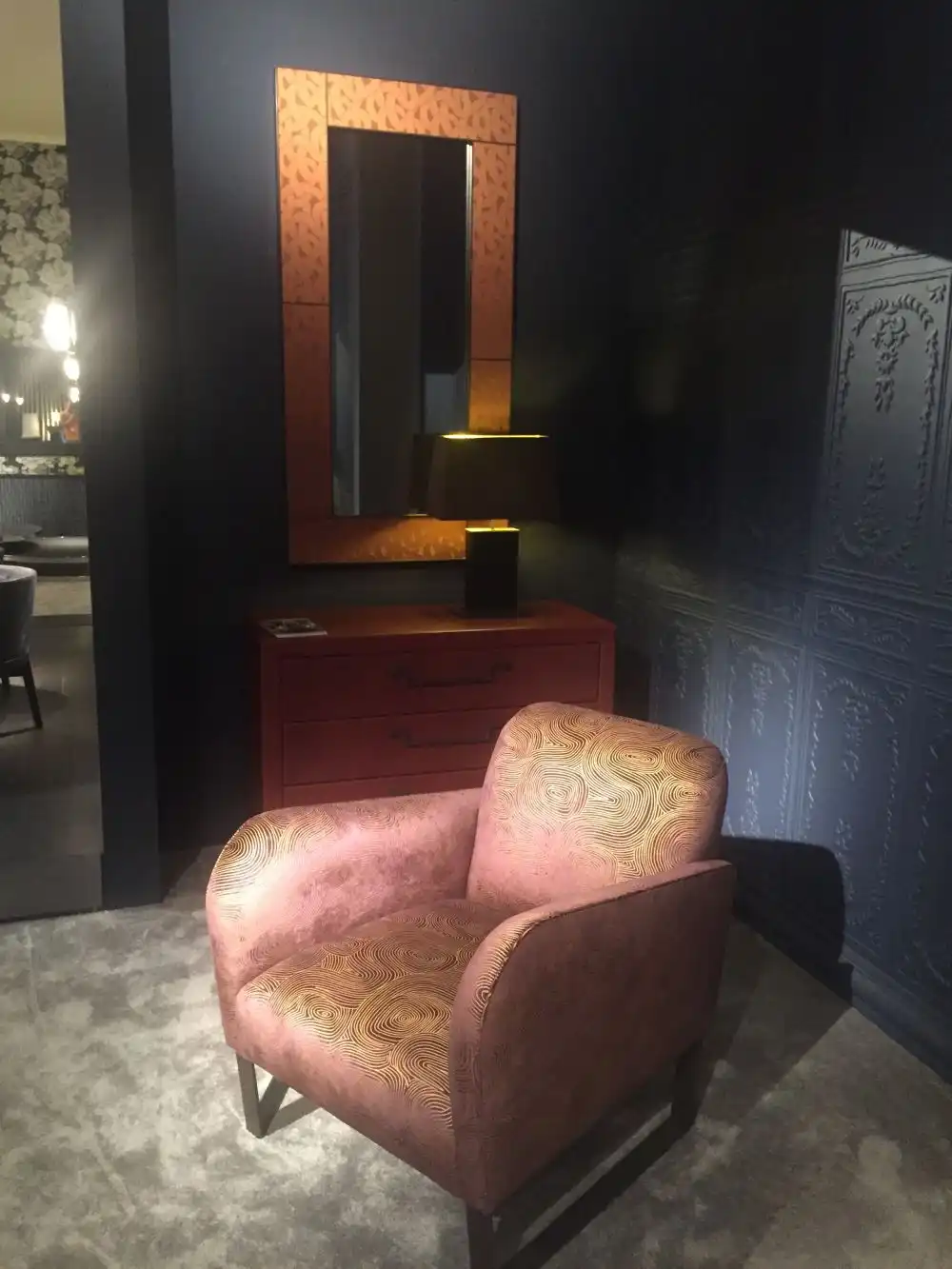 Reading corner with a wall narrow mirror