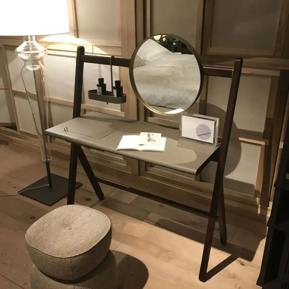 Ren poltronafrau makeup table with mirror and leather top