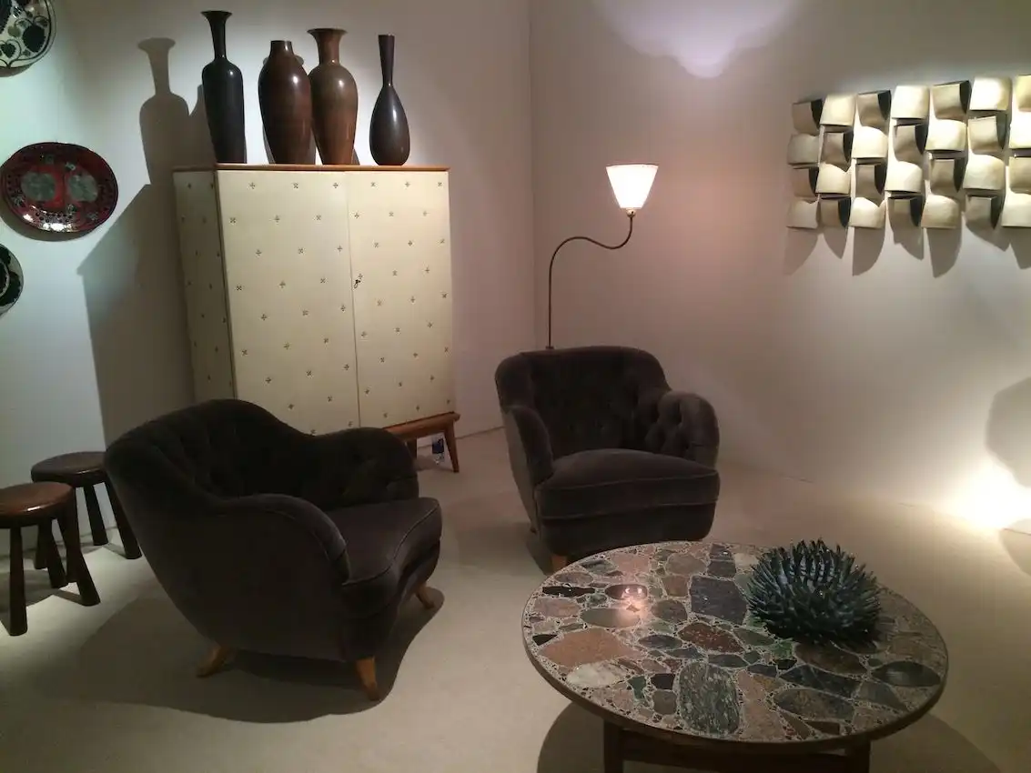 Retro setting stone table