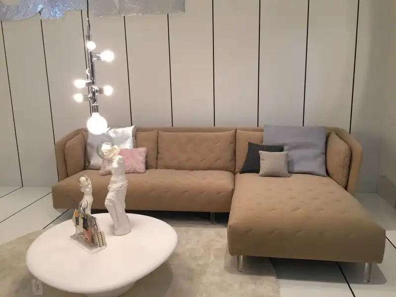 Reversible left-right hand sofa