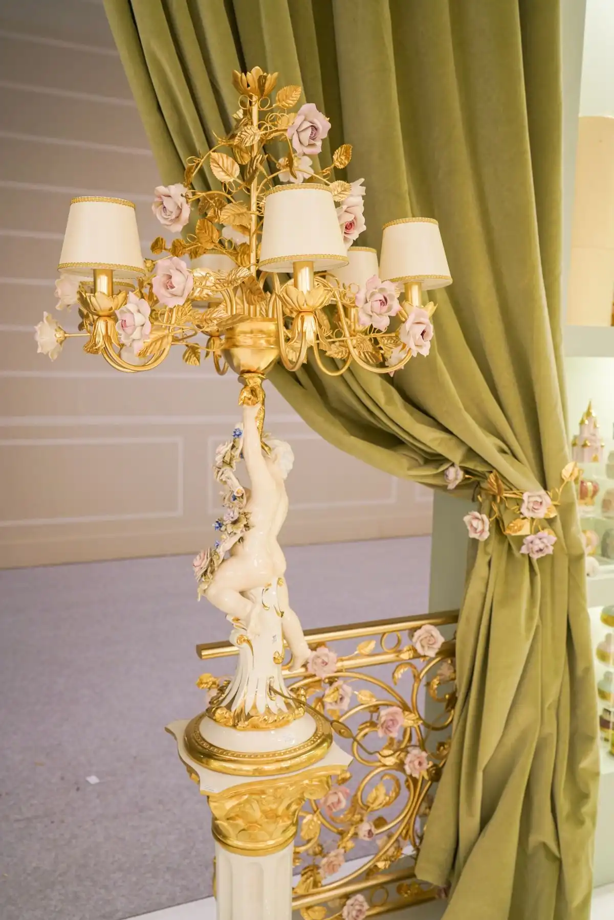 Rococo sculptural lamp