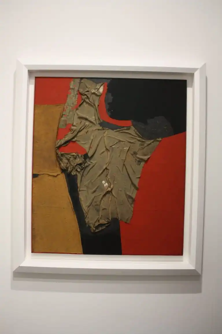 Rosso Nero by Alberto Burri presented by Tirnabuoni Art Paris.