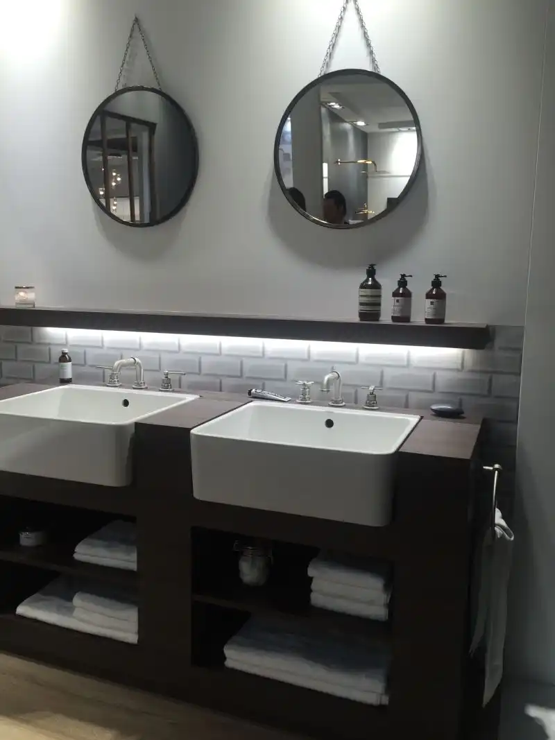 Round hanging mirror for bathroom