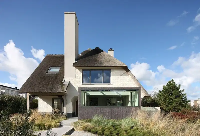 Rustic Dutch with thatched roof