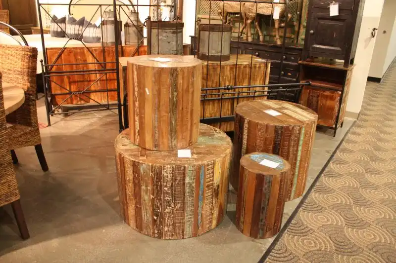rustic-wood-stools-used-like-coffee-tables
