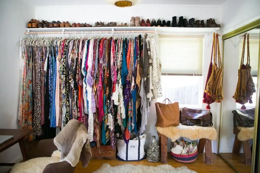 Same direction clothes arrangement