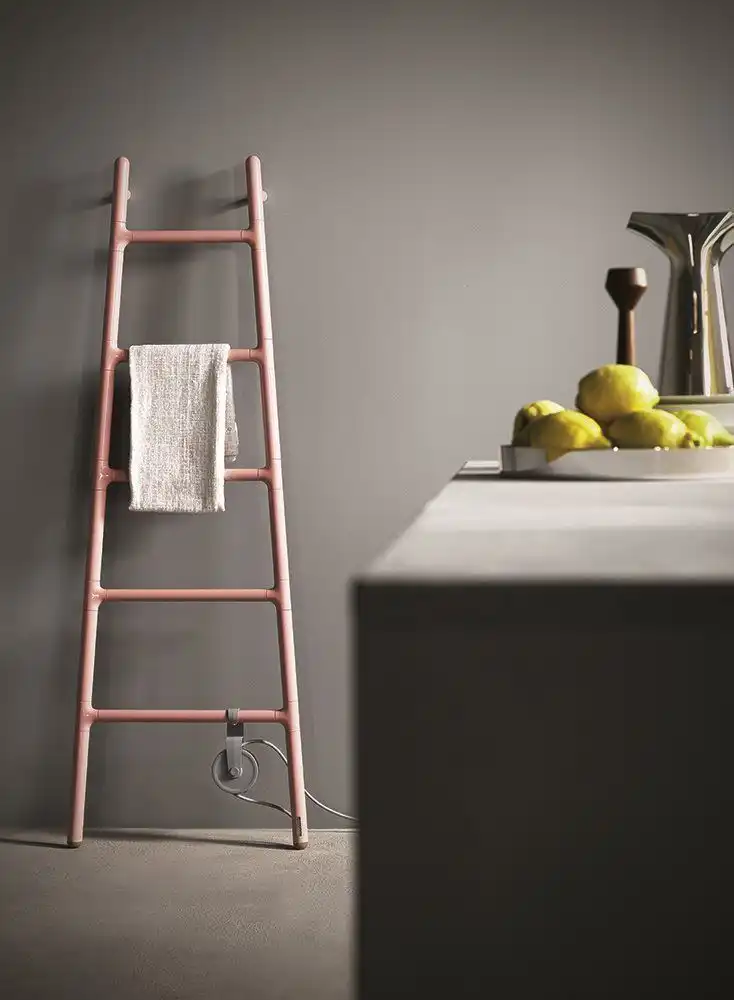 Scaletta wall mounted towel warmer