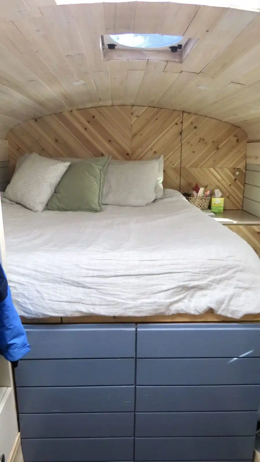 School Bus Turned Motor Cottage for Student And Yogi bedroom