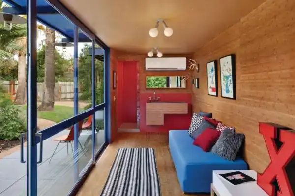 Shipping Container Guest House5