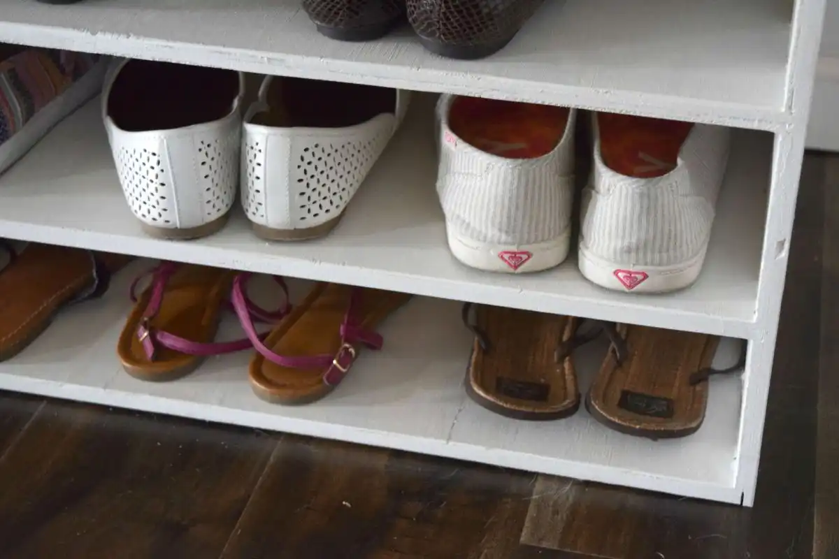 Shoe rack details