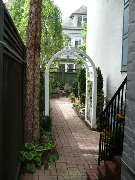 Side yard arbor
