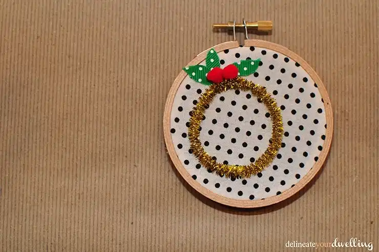 Simple Embroidery Hoop Holiday Ornament