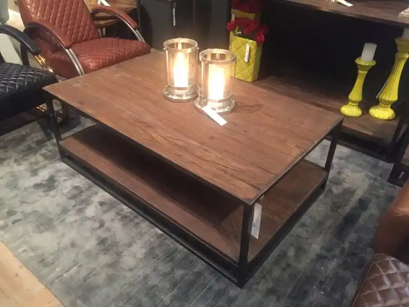 Simple candles to decorate the tables