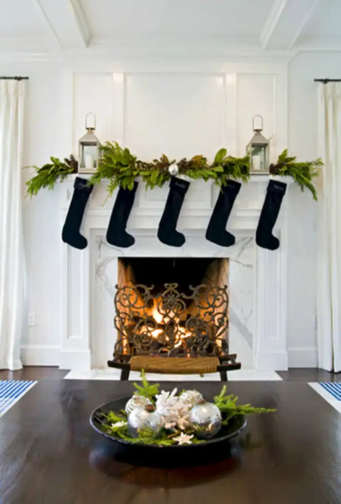 Simple christmas mantel