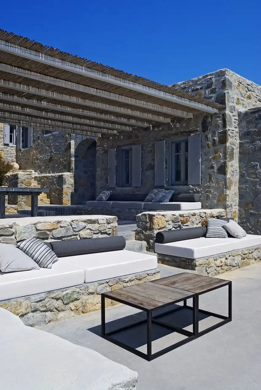 Sinas Architects Design a Stunning Summer House Concrete outdoor