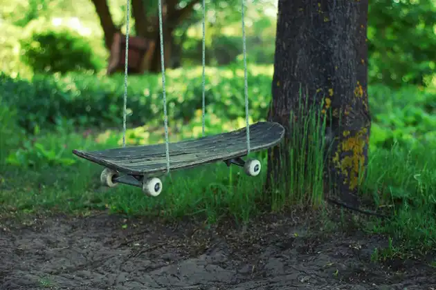 Skateboard swing