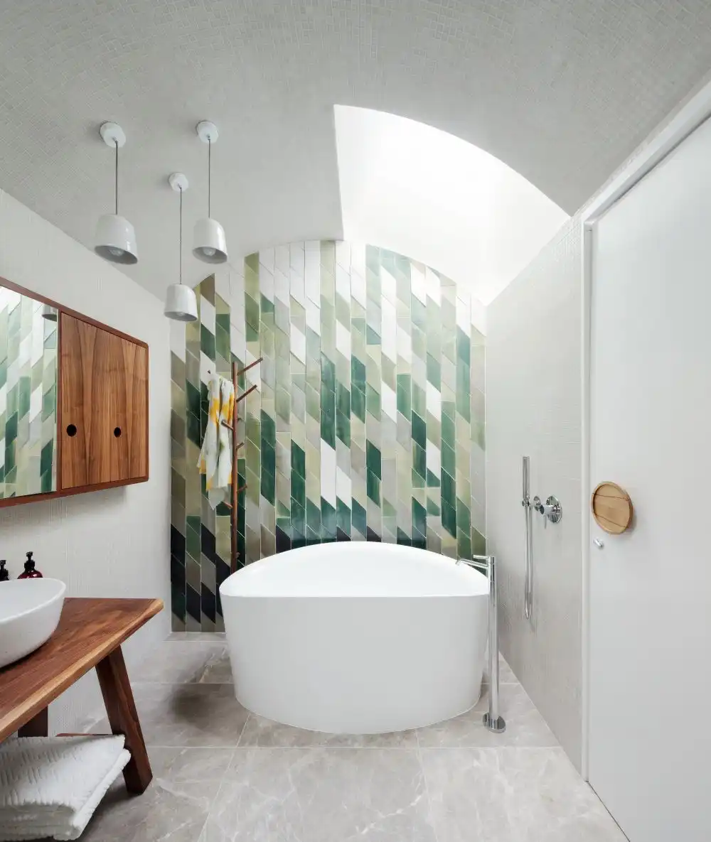 Skylight bathroom lighting and freestanding tub