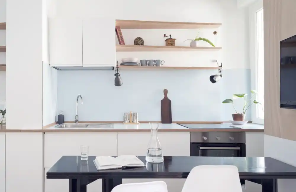 A good balance between open and closed storage