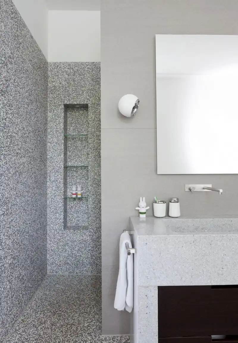 Small shower niche design