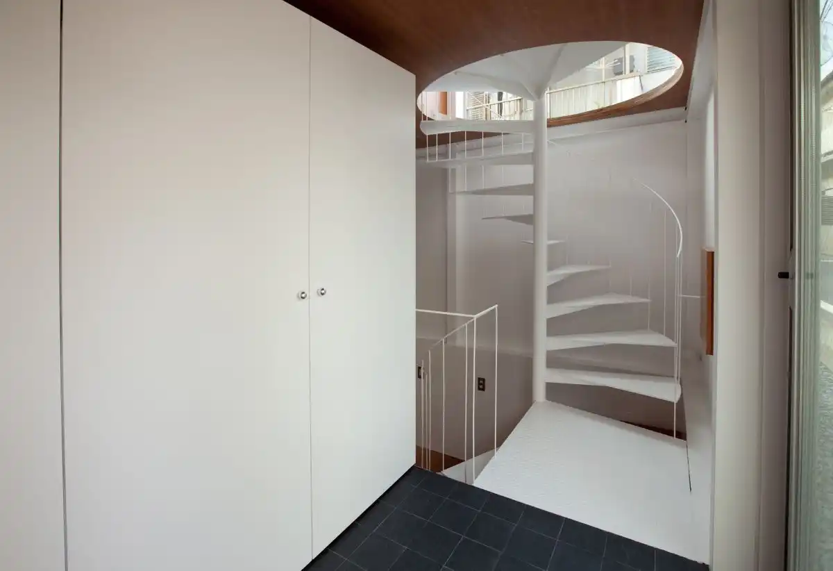 Small tower house in Tokyo spiral staircase