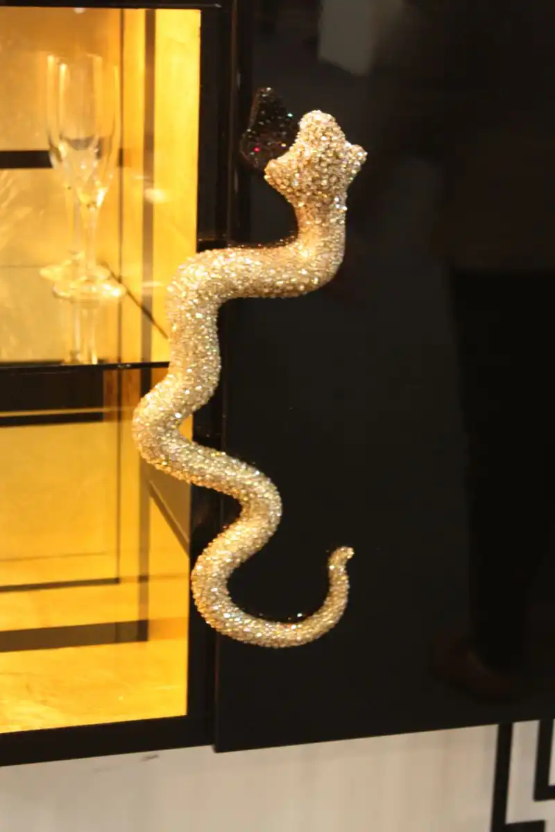 snake-cabinet-handle