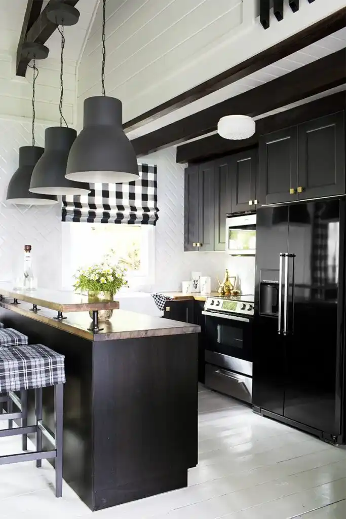 Sophisticated Black Modern Kitchen Decor