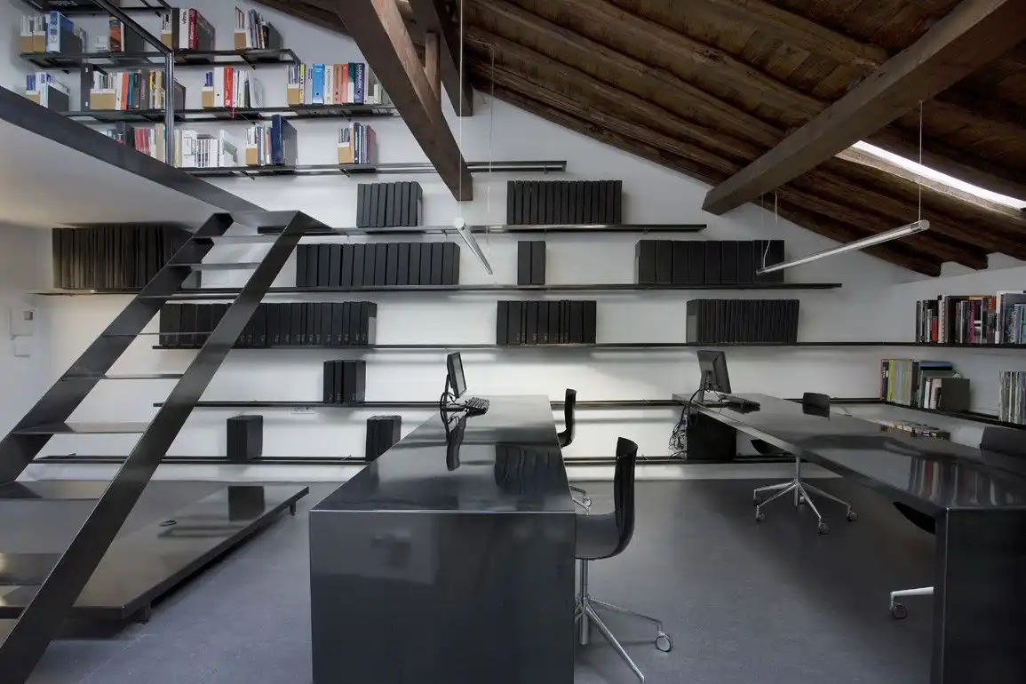 Stair and shelves Estúdio Blurlogroño design by Blur Arquitectura