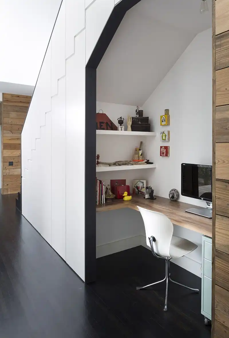 Stairs with built in nook