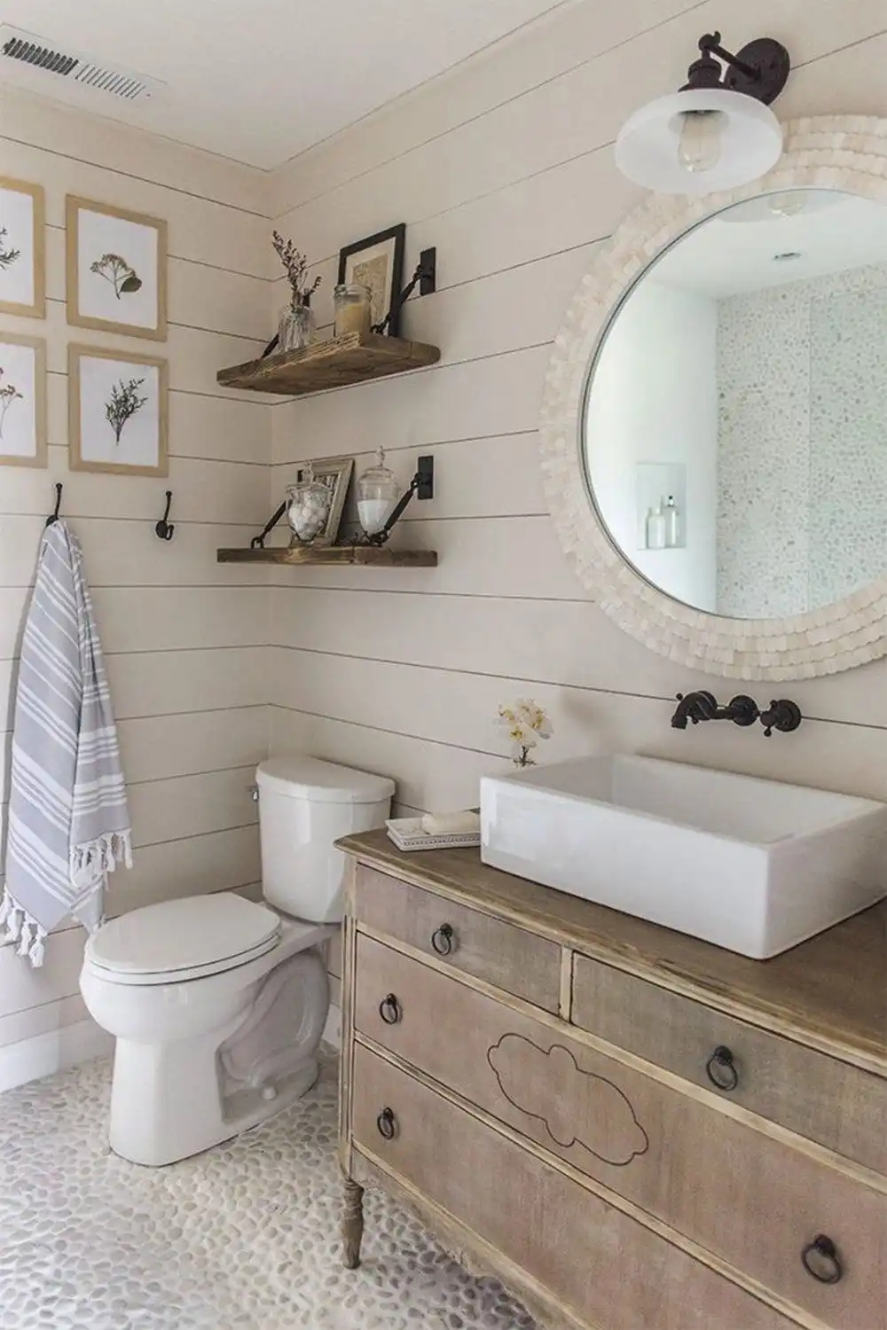 15 Bathrooms With Beautiful Statement Mirrors
