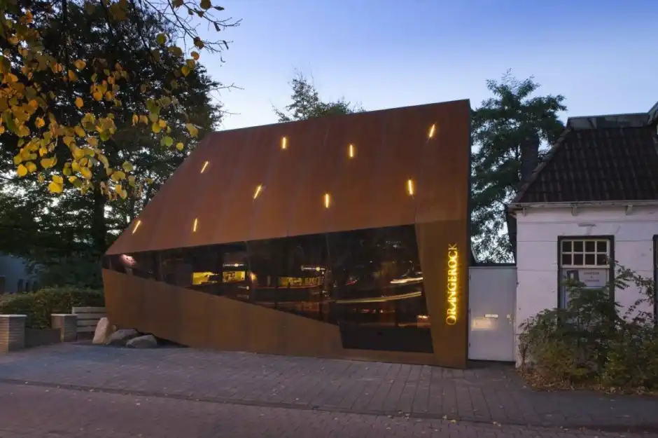 Steel Screen by Möhn+Bouman