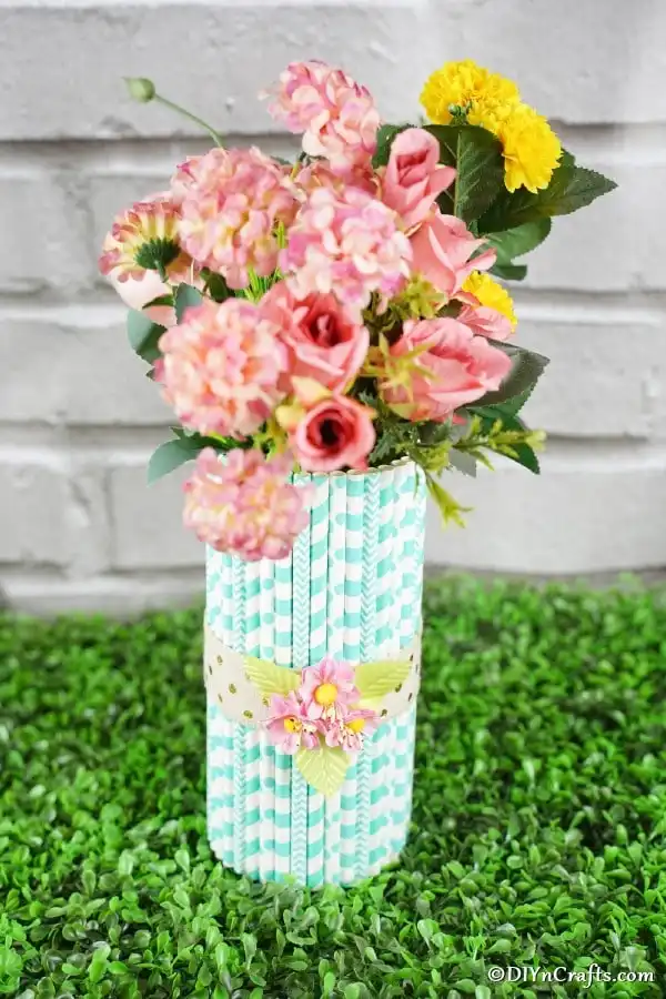 DIY Straw Decorated Mason Jar crafts Vase