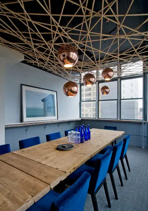 String rope for meeting area