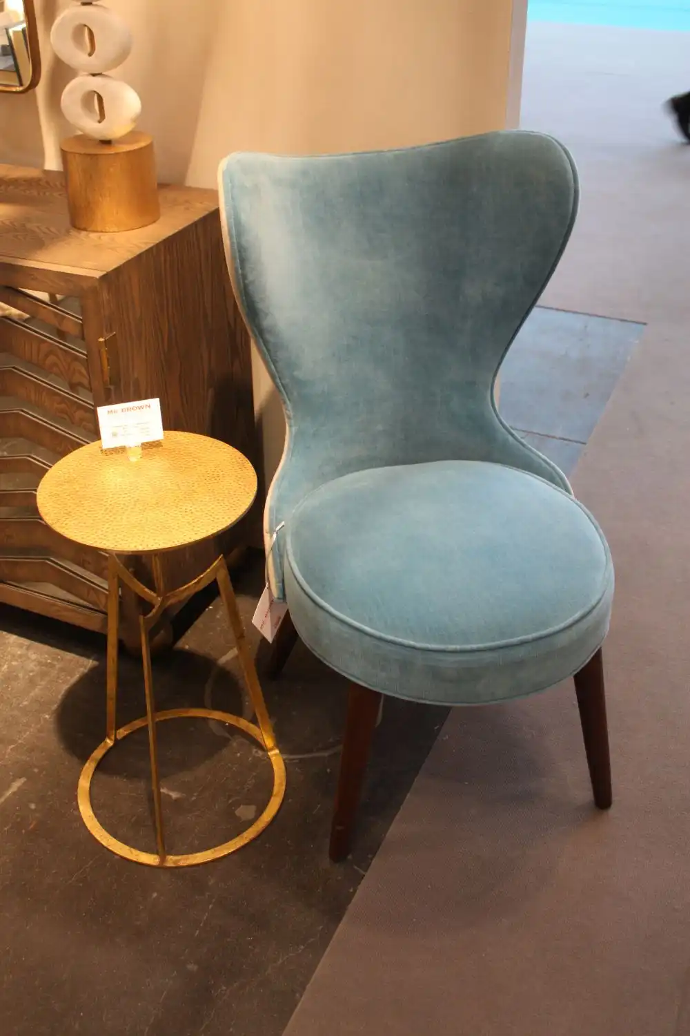 Stylish turquoise chair with gold sidetable