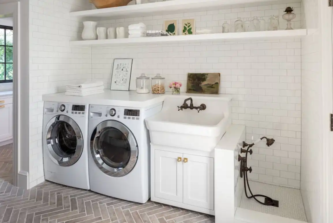 Subway tiles for laundry room walls