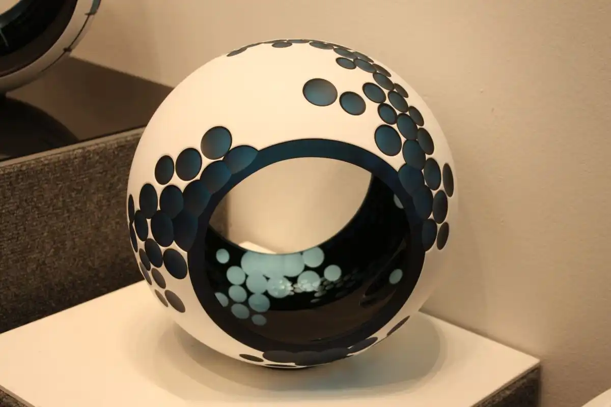 Table Accessories With a Round desig
