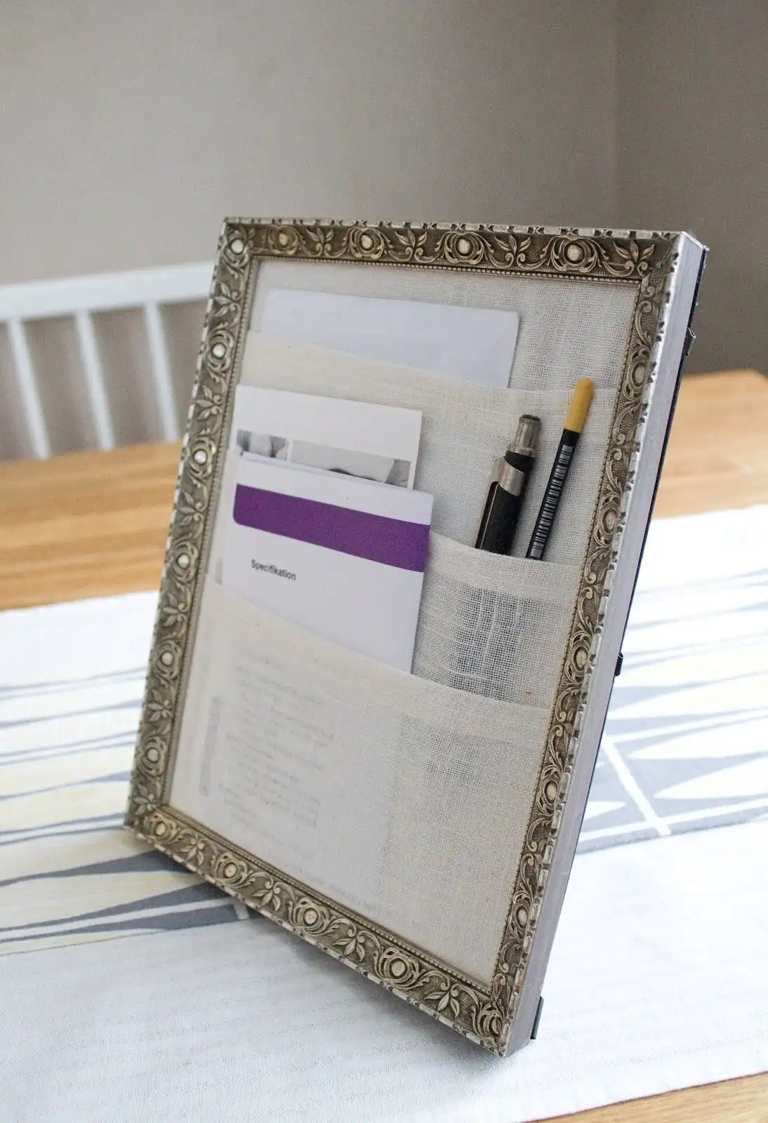 Table picture frame organizer