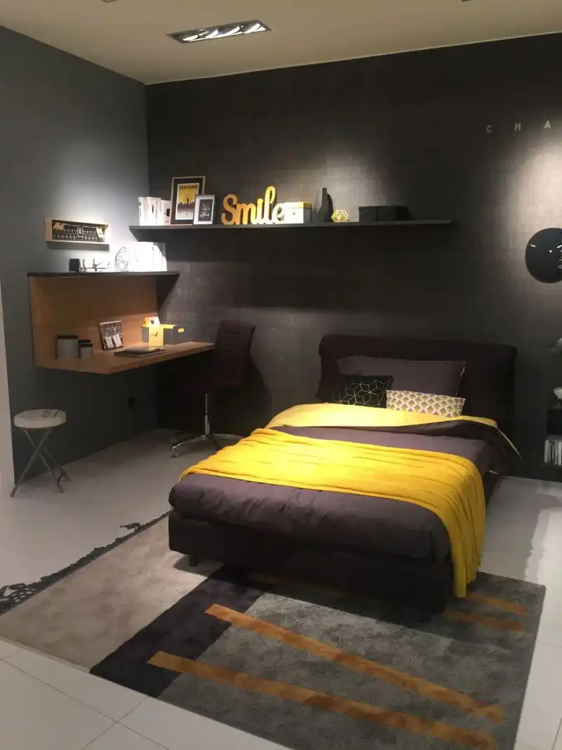 Teenage bedroom decor