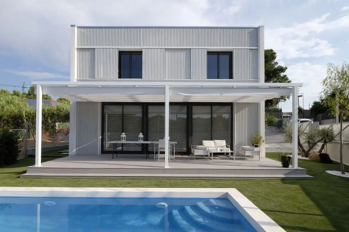 The Canovas Cassart House by Lacol and LaBoqueria