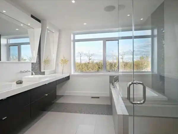 The Double J bathroom