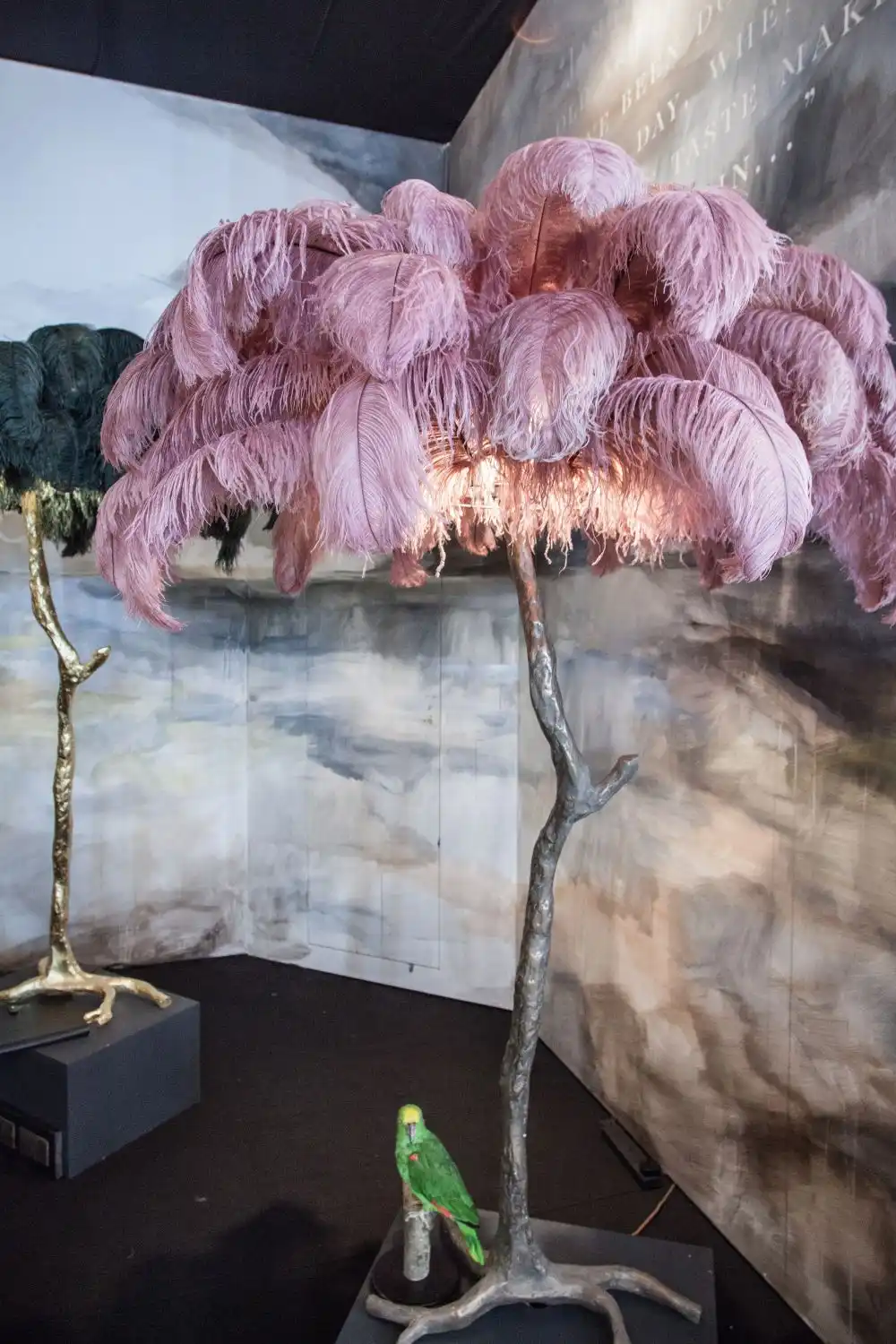 The Ostrich feather lamp design