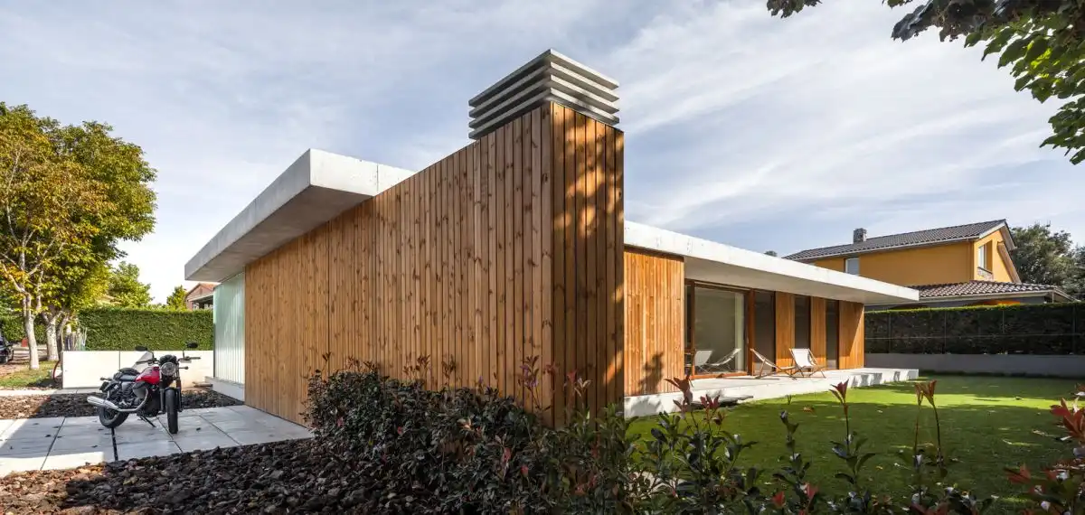 The Park House by Arnau estudi d'arquitectura in Spain - backyard