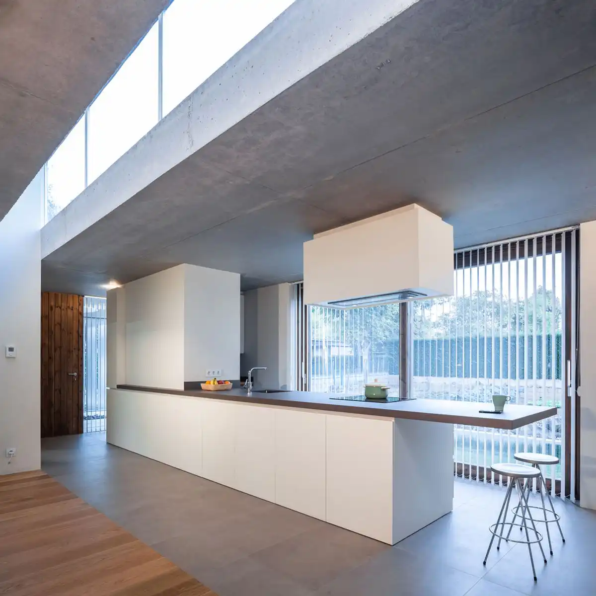 The Park House by Arnau estudi d'arquitectura in Spain - white kitchen island