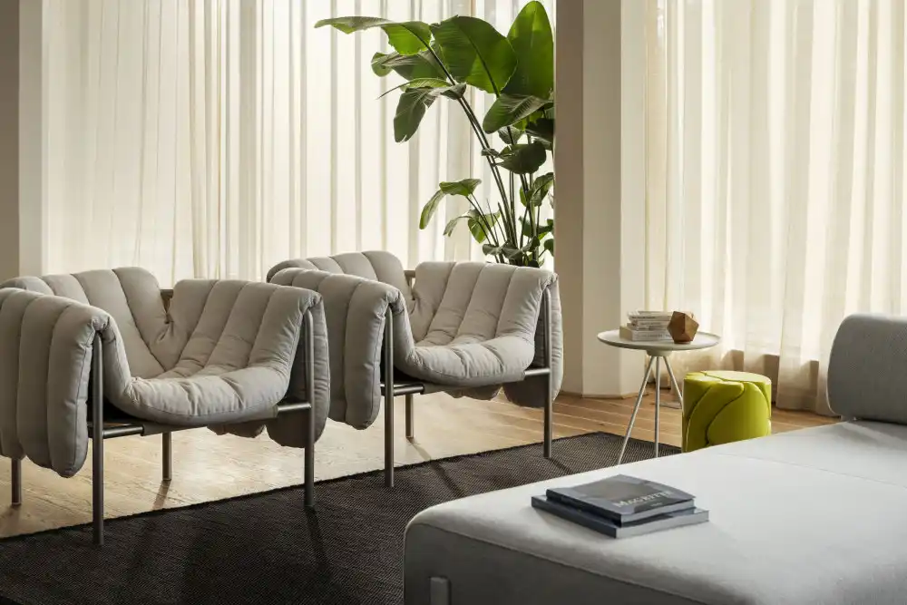 Pros and Cons of the Puffy Lounge Chair
