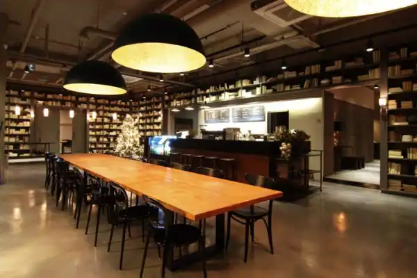 The lounge cafe