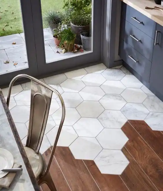 The mix of marble honeycomb and wood