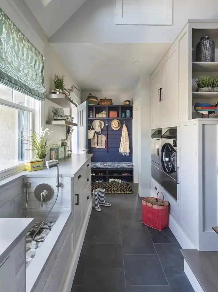 This old classic shingle style home mudroom design