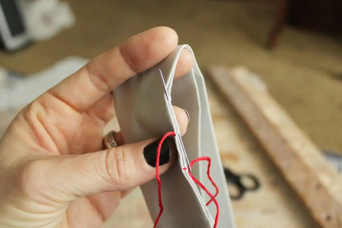 Thread the tip of the needle